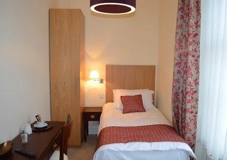 Oyo The Regency, Clifton