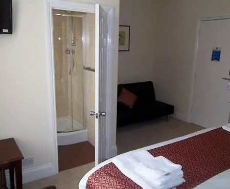 Oyo The Regency, Clifton 3*