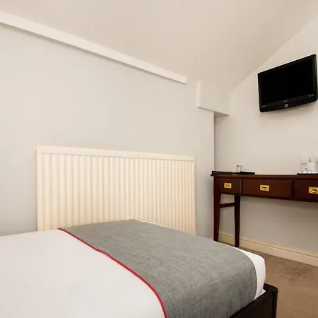 Oyo The Regency, Clifton