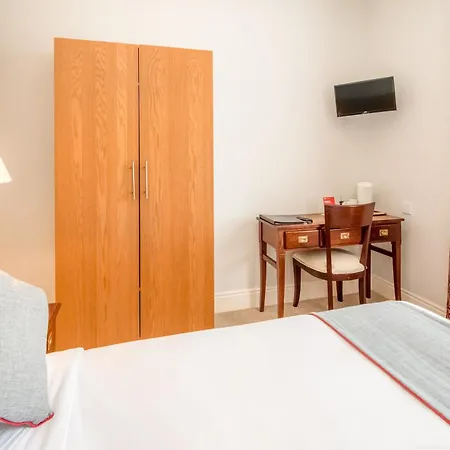 Oyo The Regency, Clifton Hotel