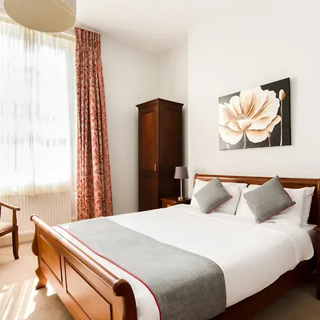 Hotel Oyo The Regency, Clifton 3*
