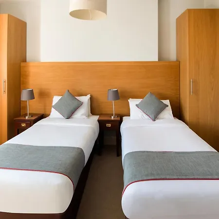 Oyo The Regency, Clifton Bristol