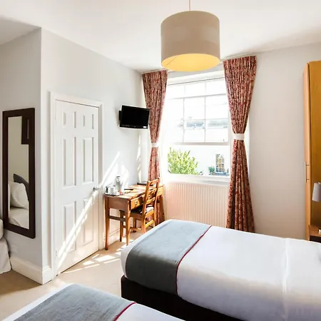 Oyo The Regency, Clifton